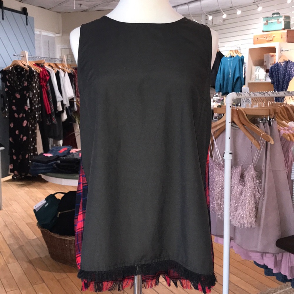 Sleeveless plaid back fringe tank